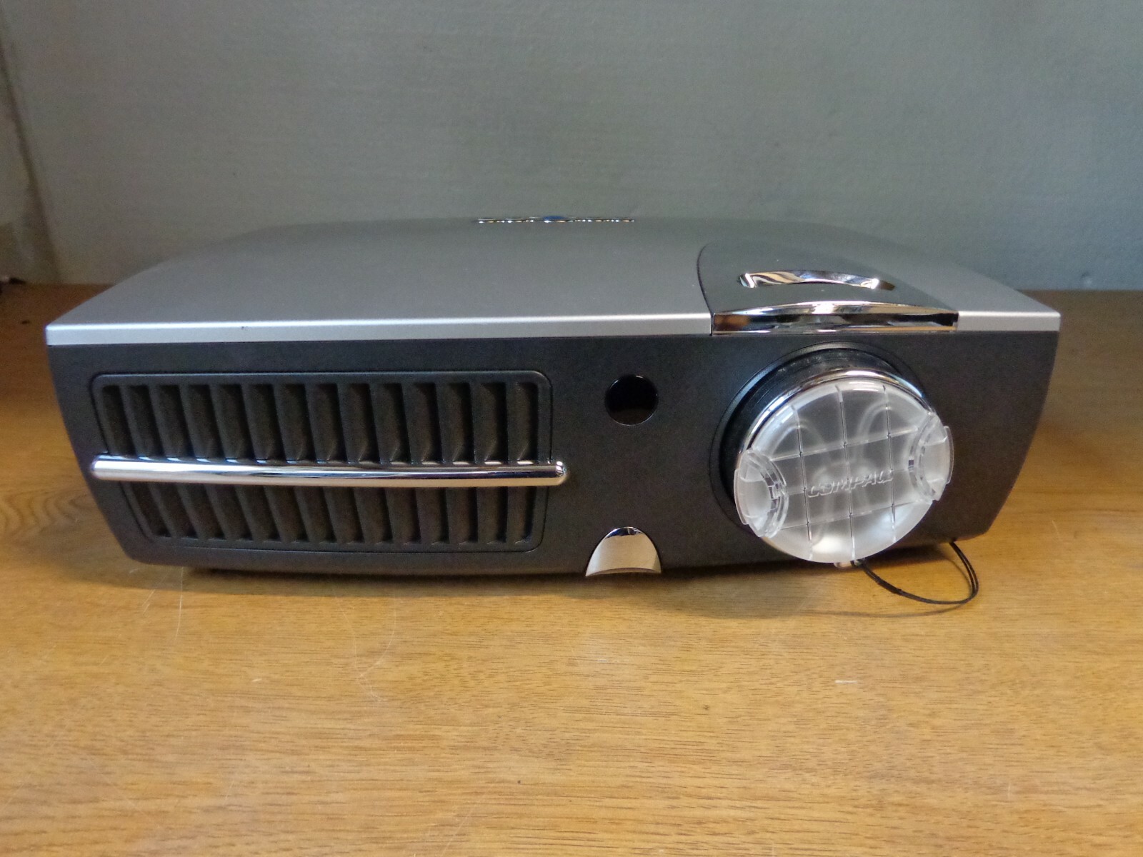Compaq iPAQ MP1200 VGA LCD Projector 266601-001 292014-001