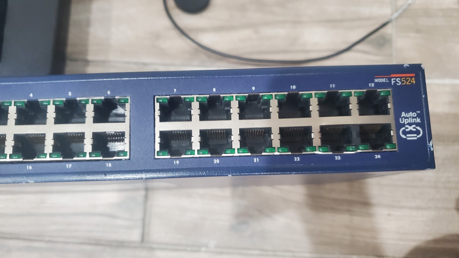 NETGEAR FS524 24 PORT 10/100 FAST ETHERNET SWITCH UK SELLER FREE P&P #G5