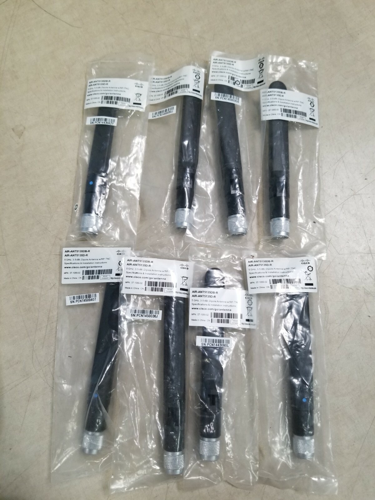 Lot of 8 - Cisco AIR-ANT5135DB-R 5GHZ 3.5 dBi Dipole Omni-Directional Antenna