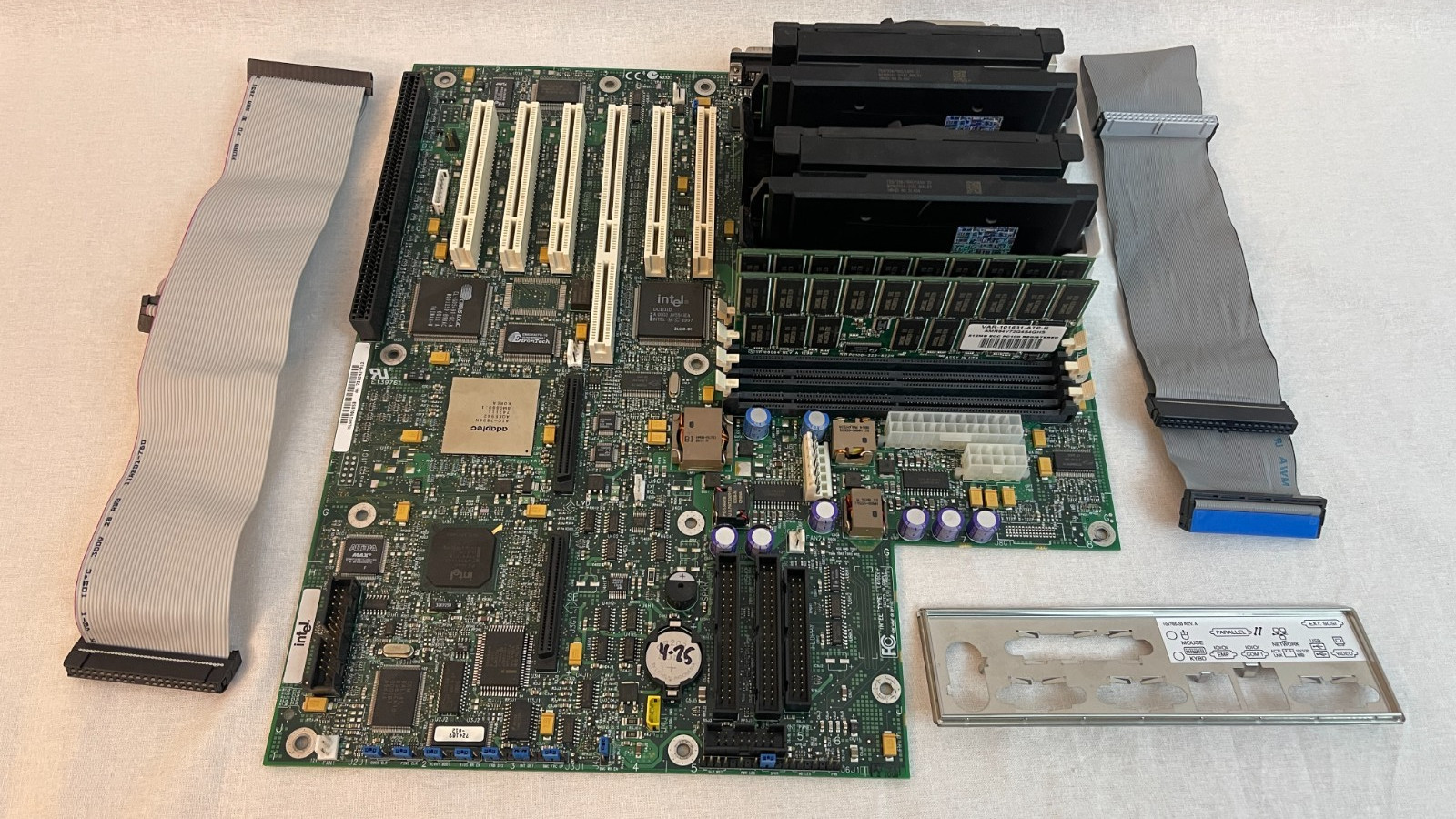 Intel L440GX+ Intel Pentium III 750MHz 1GB SDRAM Motherboard