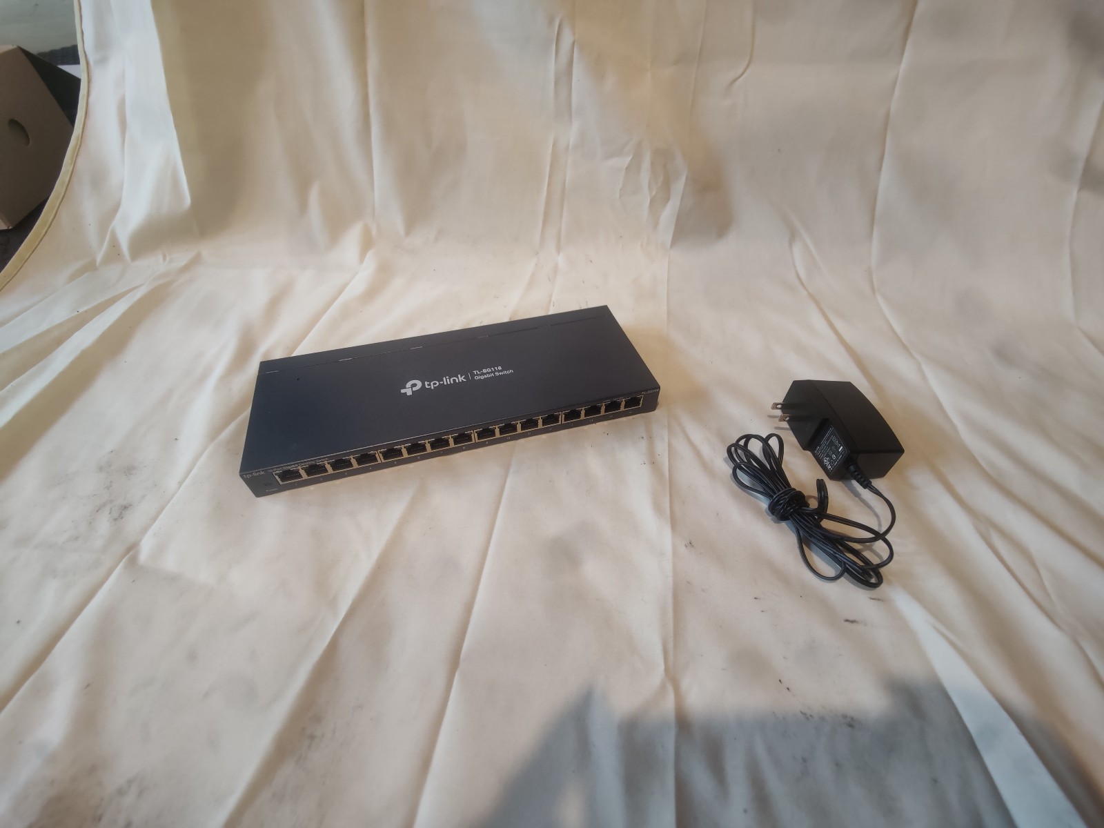 TP-LINK 16-Port Desktop Gigabit Switch, Unmanaged, TL-SG116, w/ Power Adapter
