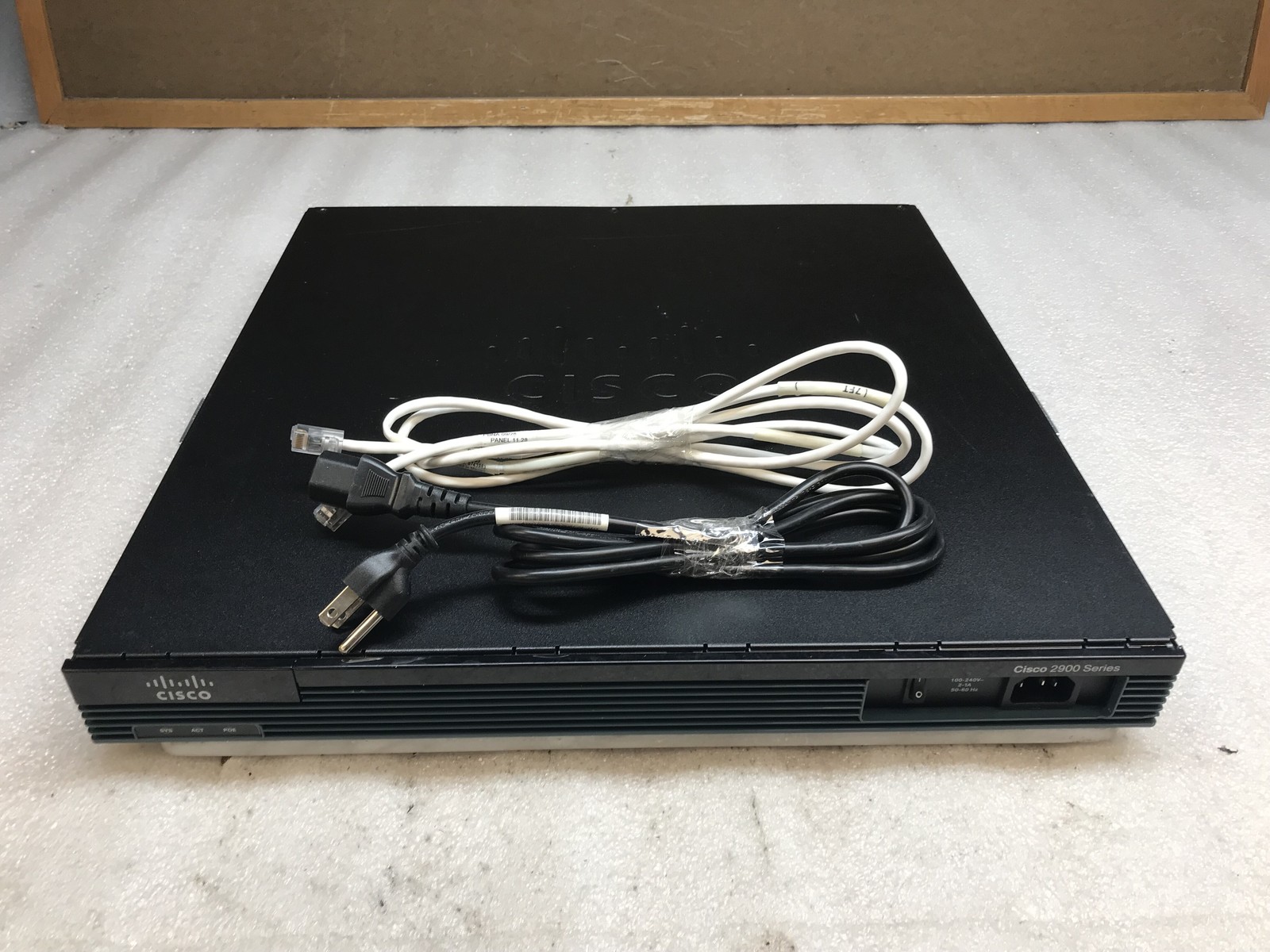 Cisco Systems 2901 ISR Integrated Services Router w/ eth and power cable