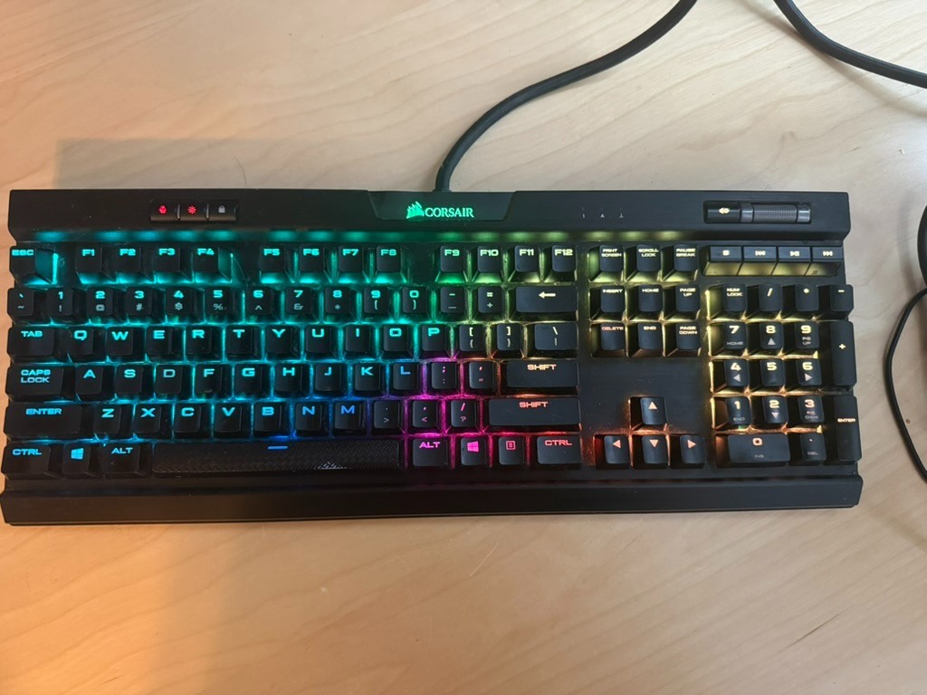 Corsair K70 RGB MK.2 Mechanical Gaming Keyboard Cherry MX Brown + Extra Keycaps
