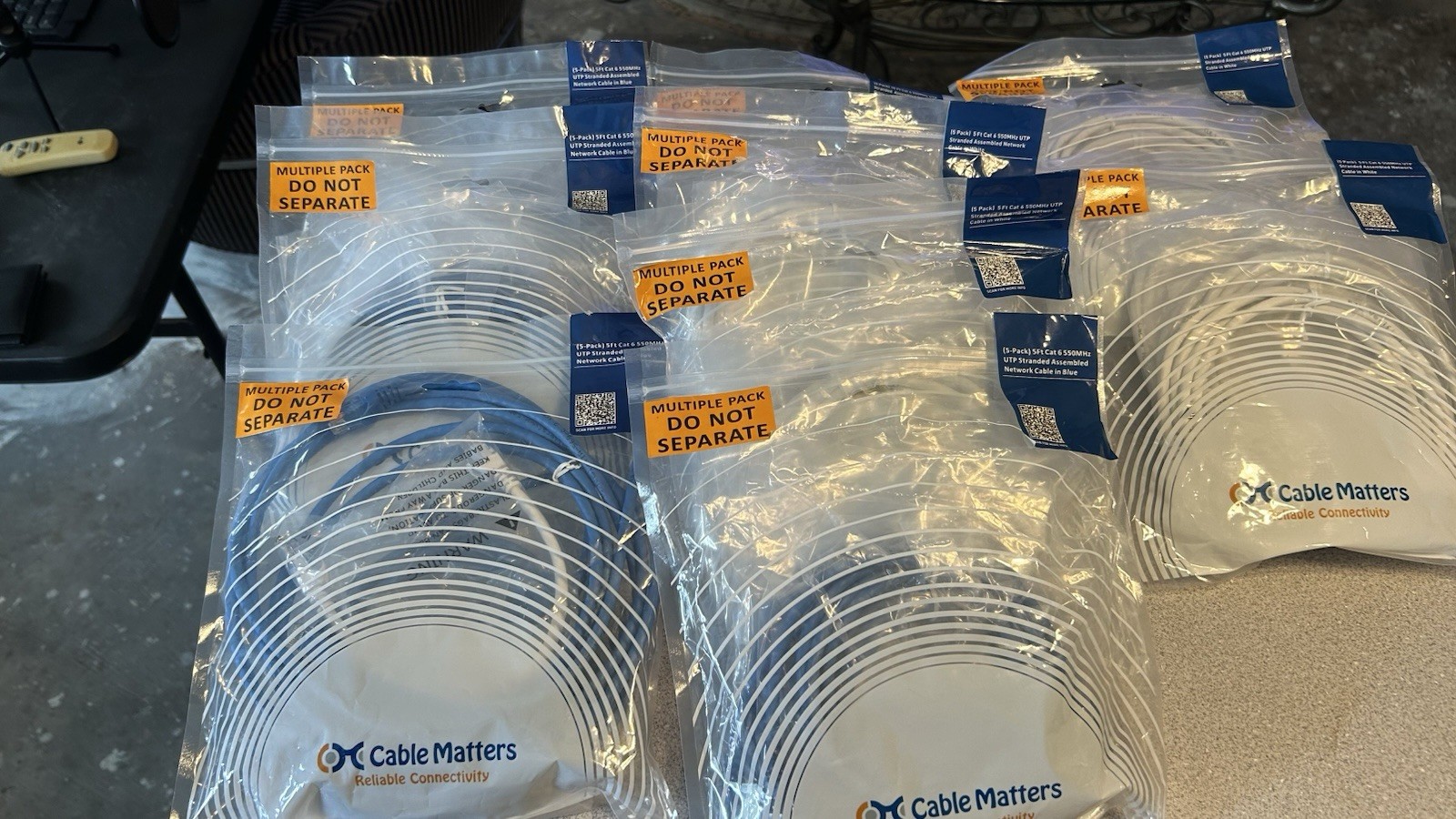 Cable Matters 5-Pack 5ft Cat6 550MHz UTP RJ-45 Ethernet Patch Cables Blue/White
