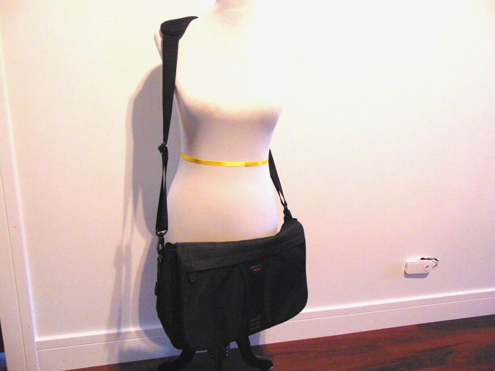 TUMI EXPANDABLE MASSENGER BAG BALLISTIC 508C MINT
