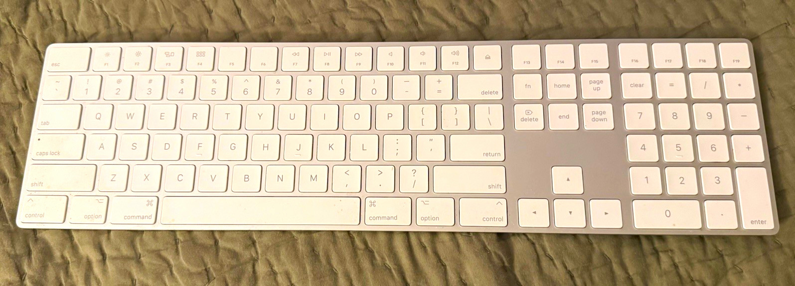 Apple Wireless Keyboard Slim Wireless QWERTY English Silver/White Aluminum A1243