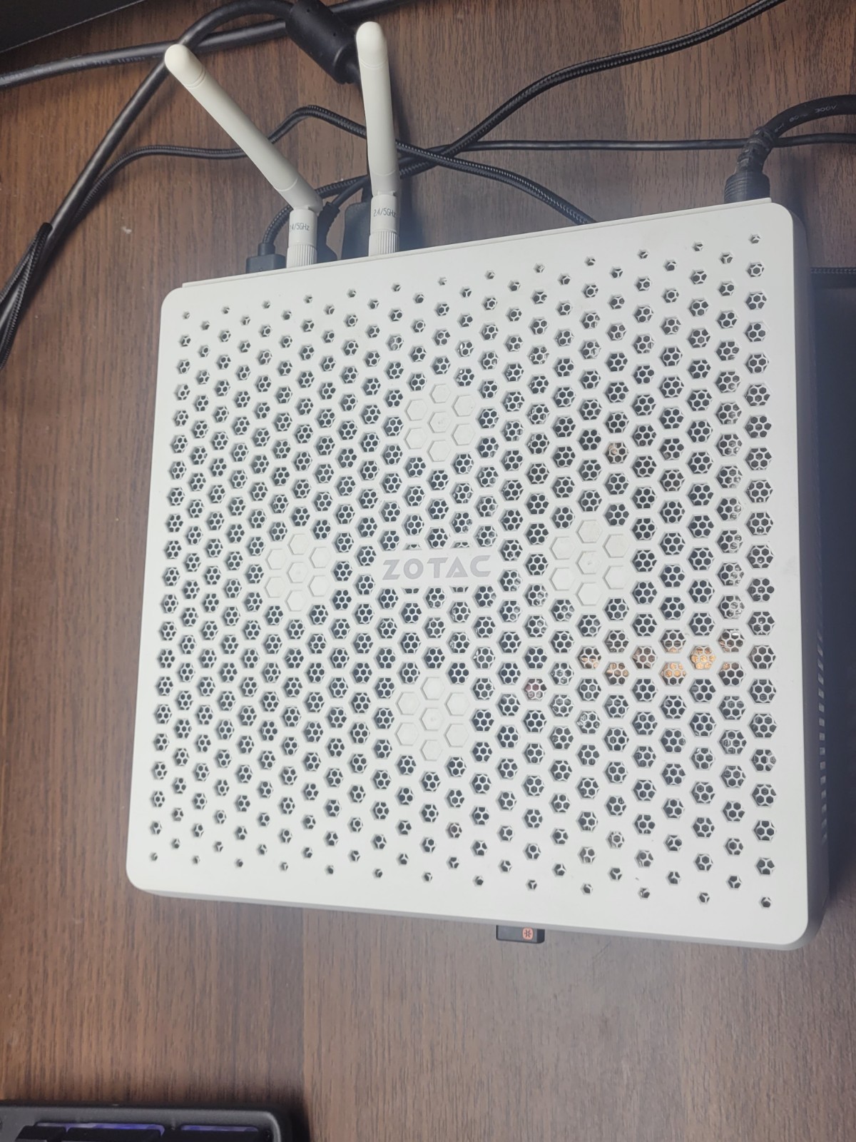 Zotac Zbox Magnus Mini PC RTX 4070 13700HX BAREBONES No RAM Or SSD