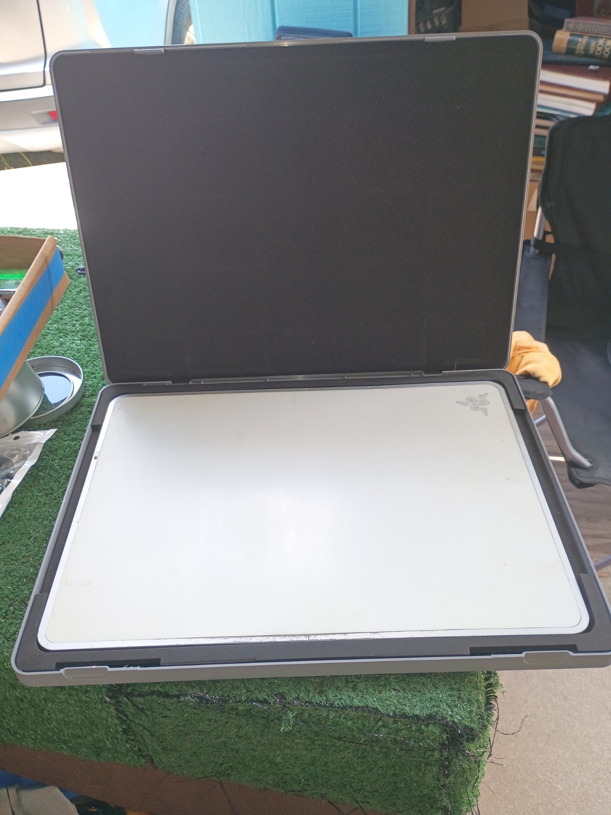 Razer Invicta Quartz Edition Gaming Mouse Mat-Silver - Aluminum Base & Case