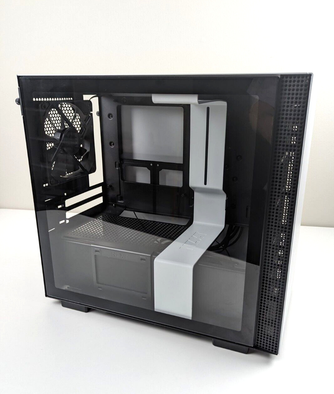 NZXT H210 Mini ITX Case (Matte White/black)