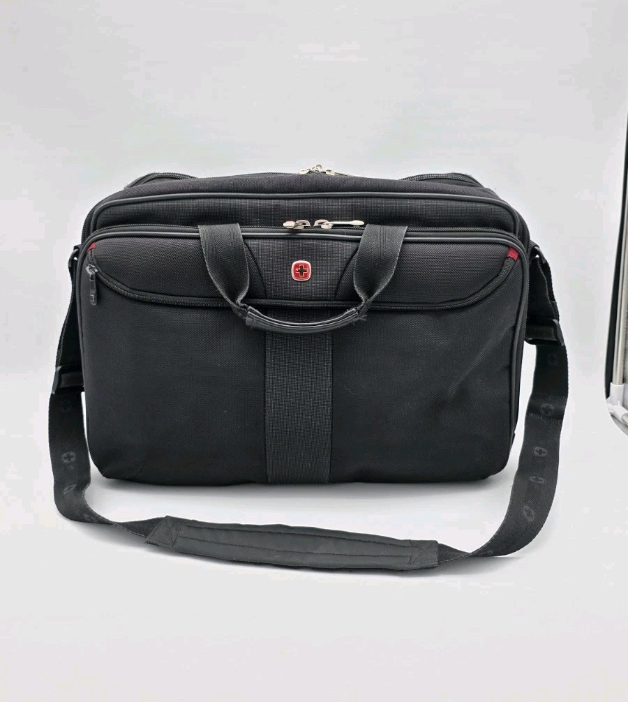Wenger - CORAL Carrying Case for 15.4" Notebook - Black, Pre Owned