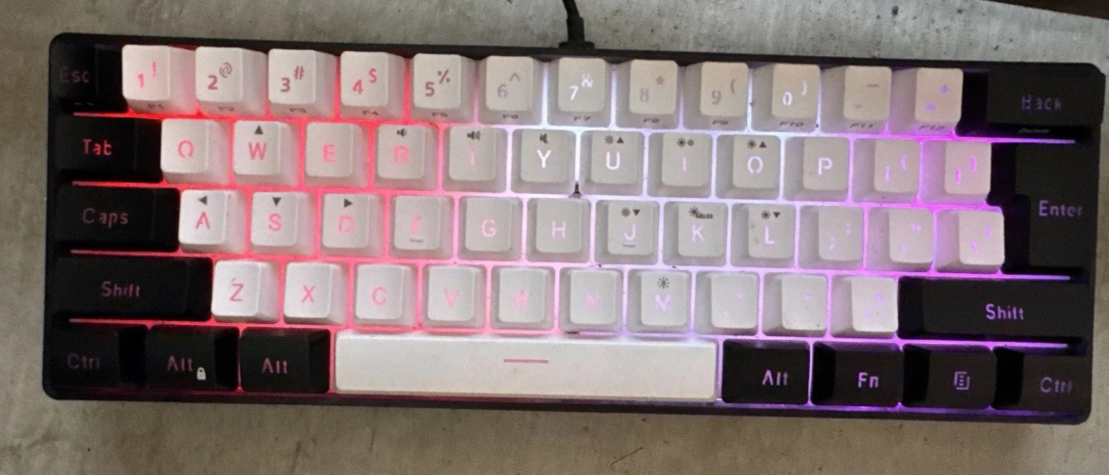 Snpurdiri v800 61-Key Small  White Gaming Keyboard  Clicky Keys w USB cord