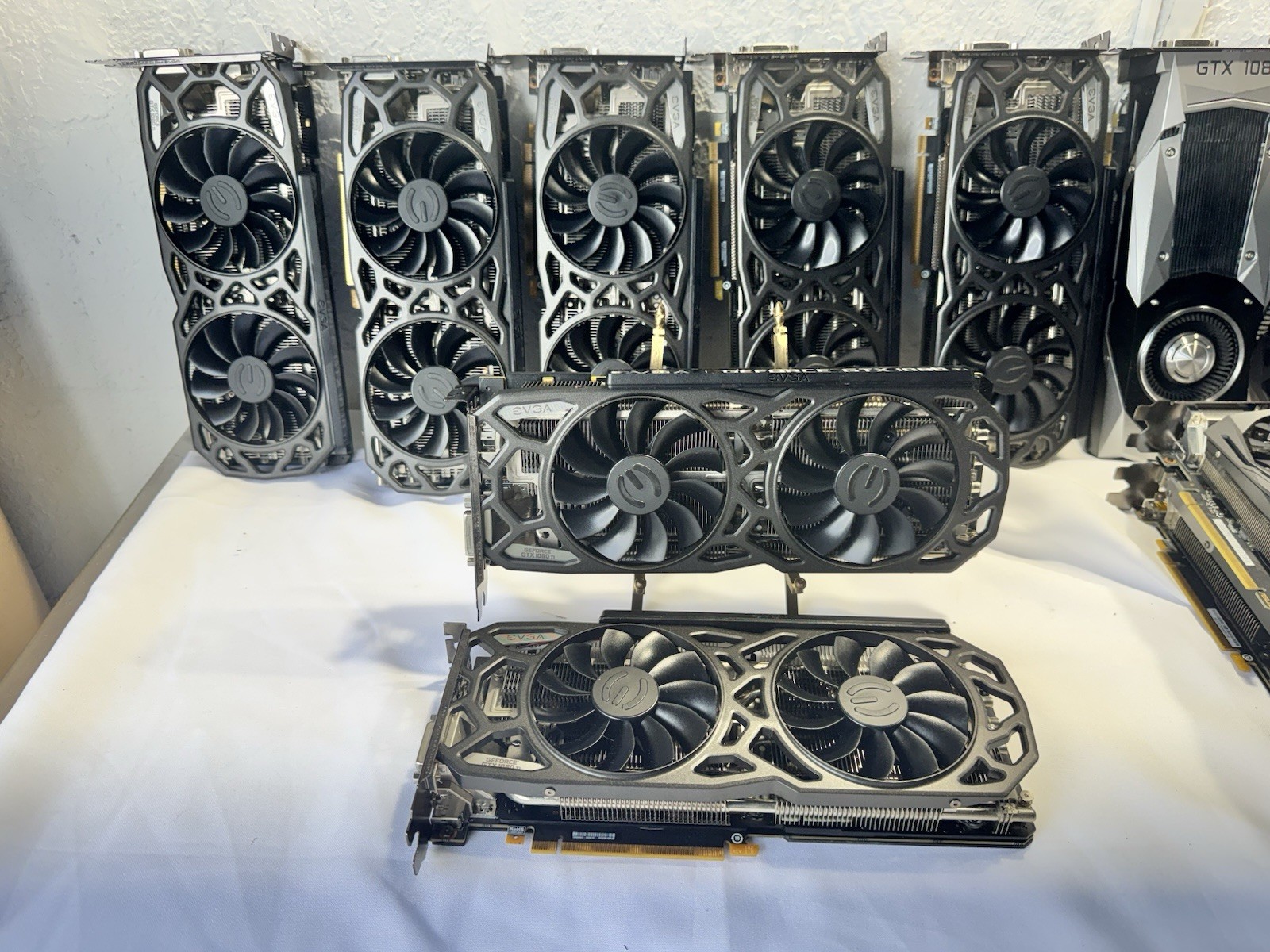 EVGA GeForce GTX 1080 Ti 11GB GDDR5X Graphics Card 11G. Lightly Used