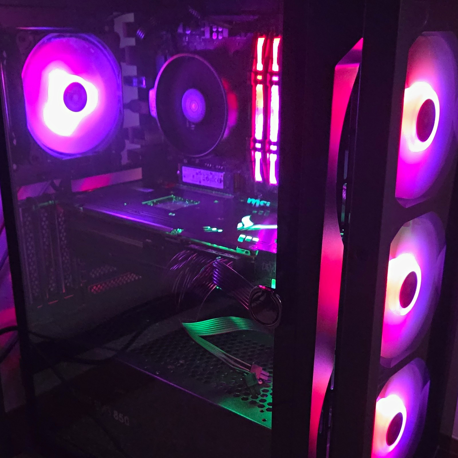 Gaming PC Ryzen 5 3600 32GB RX 6900 XT Red Devil 1TB SSD RGB
