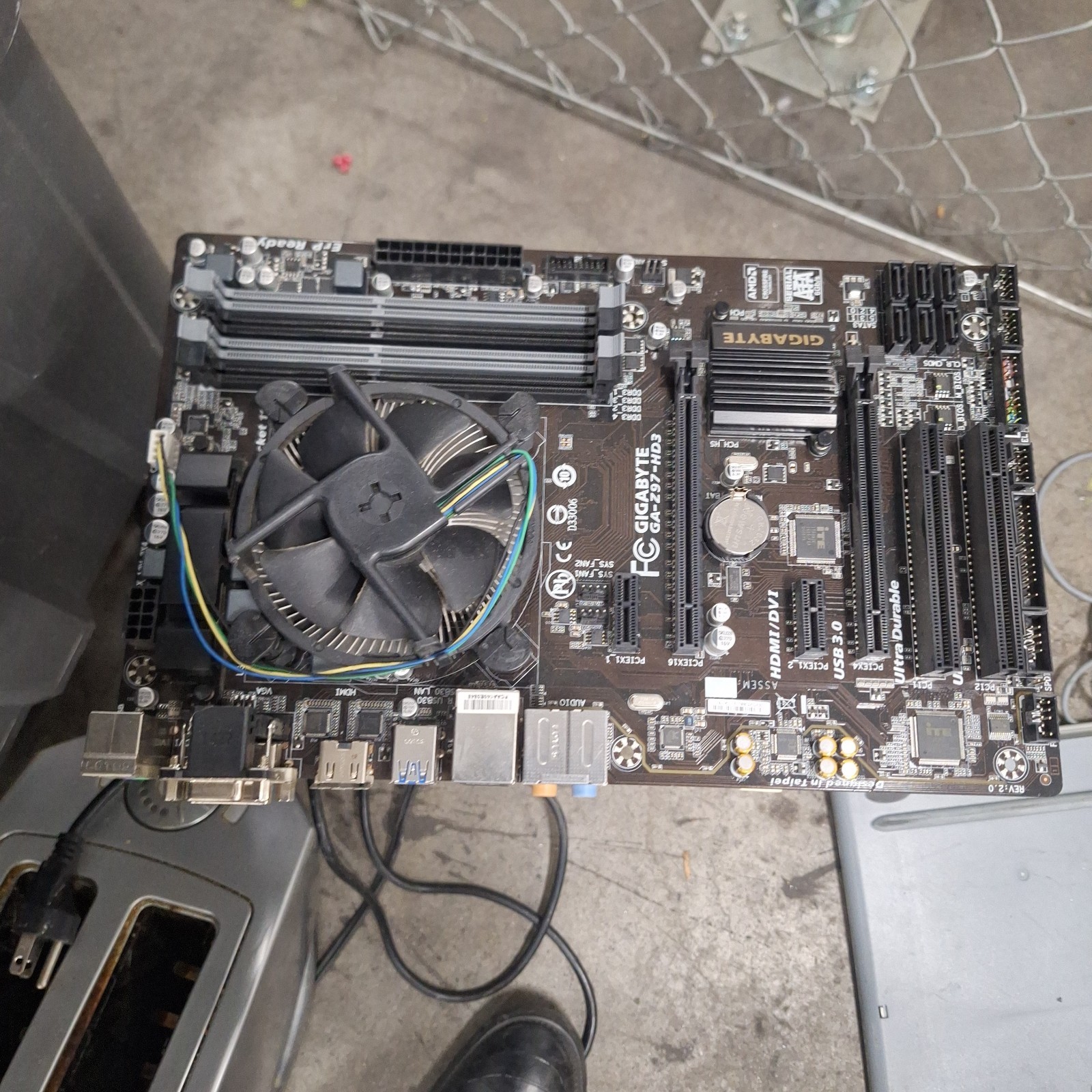 GIGABYTE GA-Z97-HD3 Intel Z97 LGA 1150 HDMI SATA 6Gb/s USB 3.0 ATX Motherboard