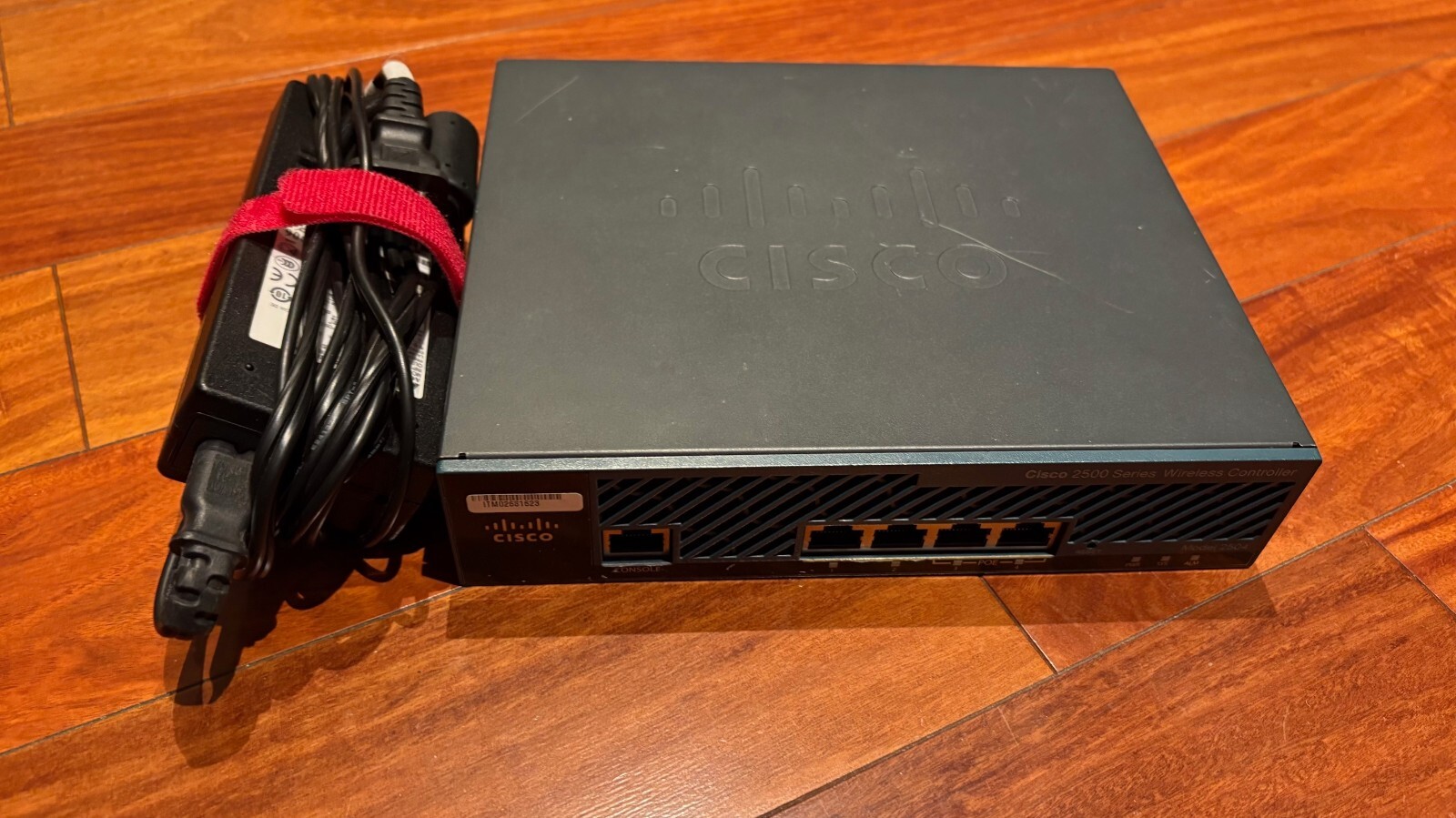 Cisco 2504 Aironet AIR-CT2504-25-K9 Wireless Controller licensed for 15 APs.