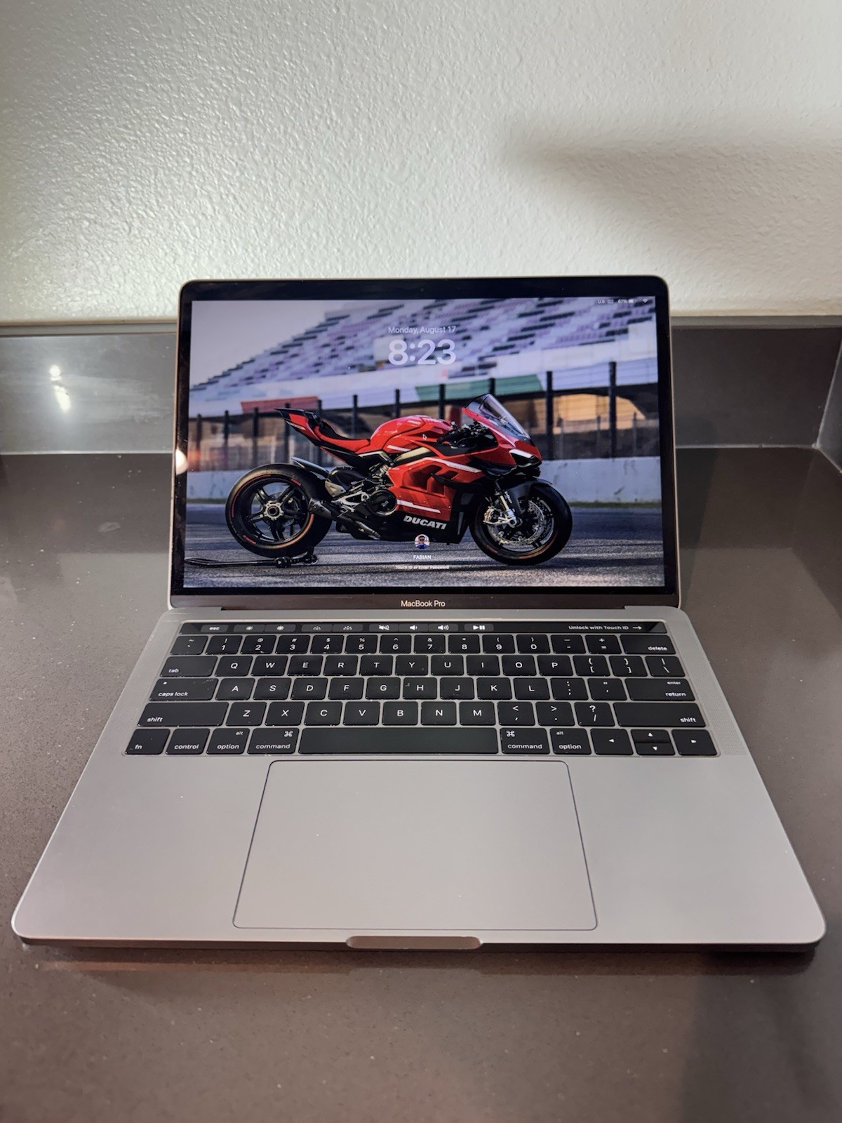 Apple Mac Book Pro A1706 EMC 3071 16GB RAM 500GB SSD I7 7th Gen 16GB RAM