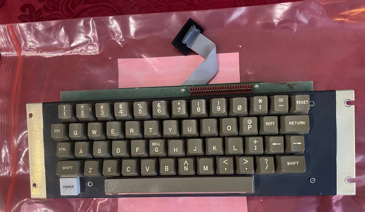 ✅  ⌘ Apple II Keyboard  with Encoder Tested Working (II Plus) Non-RFI style