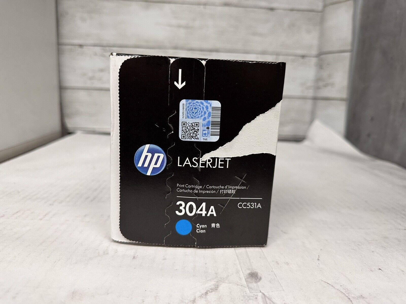 Genuine HP LaserJet 304A  Cyan Print Cartridge CC531A Cosmetic Damage New /