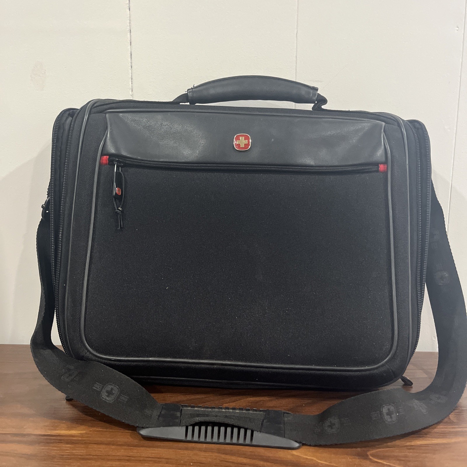 Wenger Swiss Army Laptop Computer Case Shoulder Bag Carry On Briefcase Black 16”