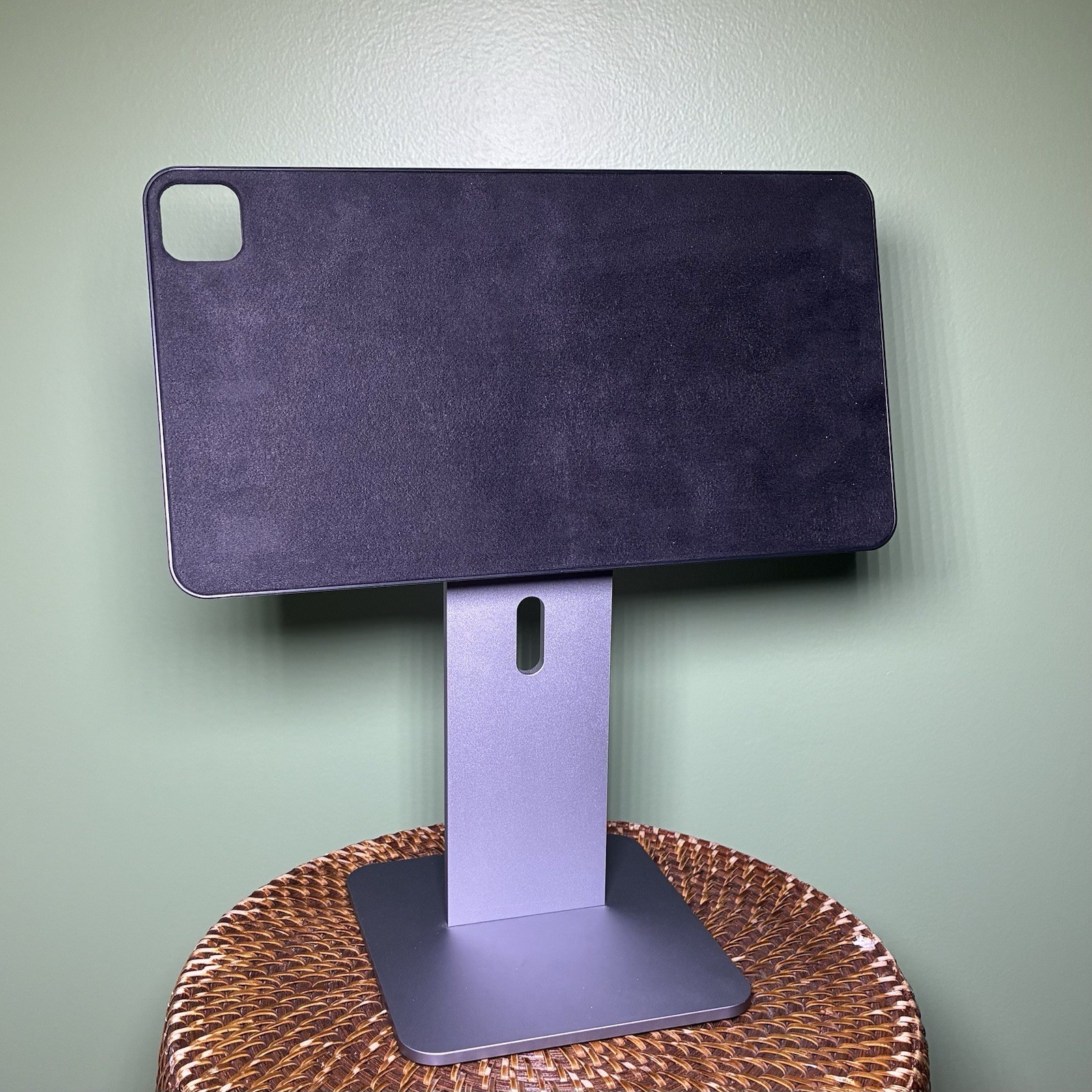 CharJenPro MagFlott Magnetic iPad Stand CJ070921 for 12.9" & 13" - Lightly Used