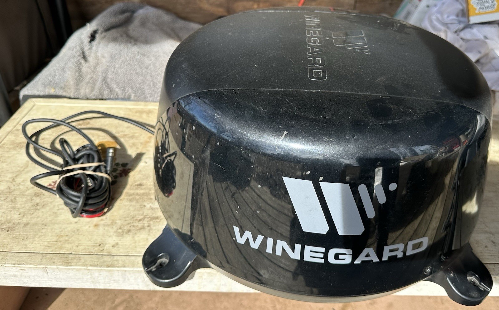 Winegard - 80800 ConnecT 2.0 WF2 (WF2-335) Wi-Fi Extender for RVs Wi-Fi