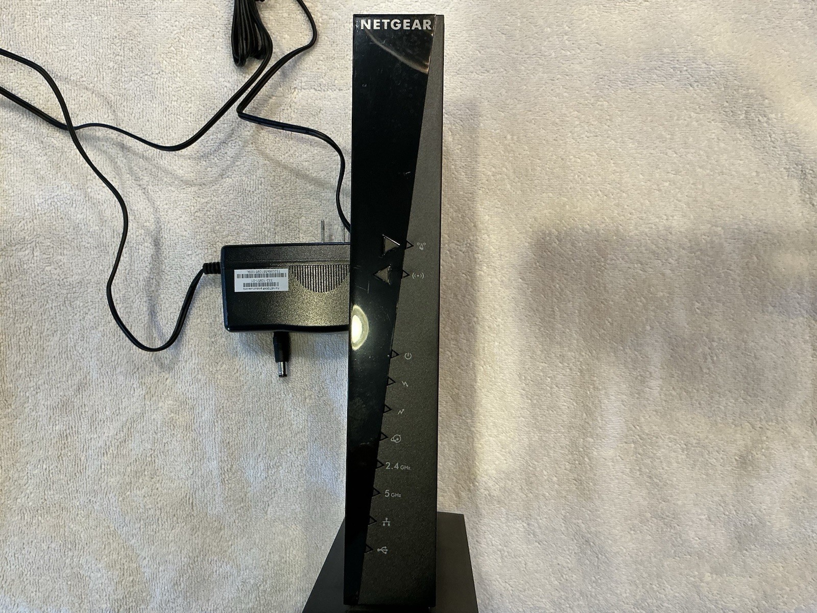 Netgear AC1750 wireless router model C6300v2 4 Port