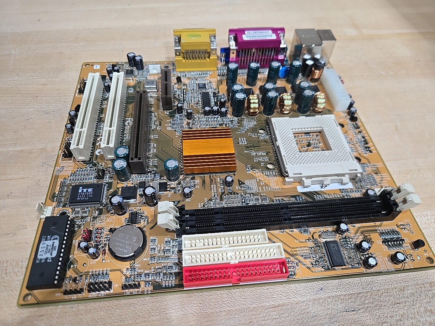 PC Chips/ECS Socket 462 Desktop Motherboard 2 PCI AGP LF-H50X IT8705F UNTESTED