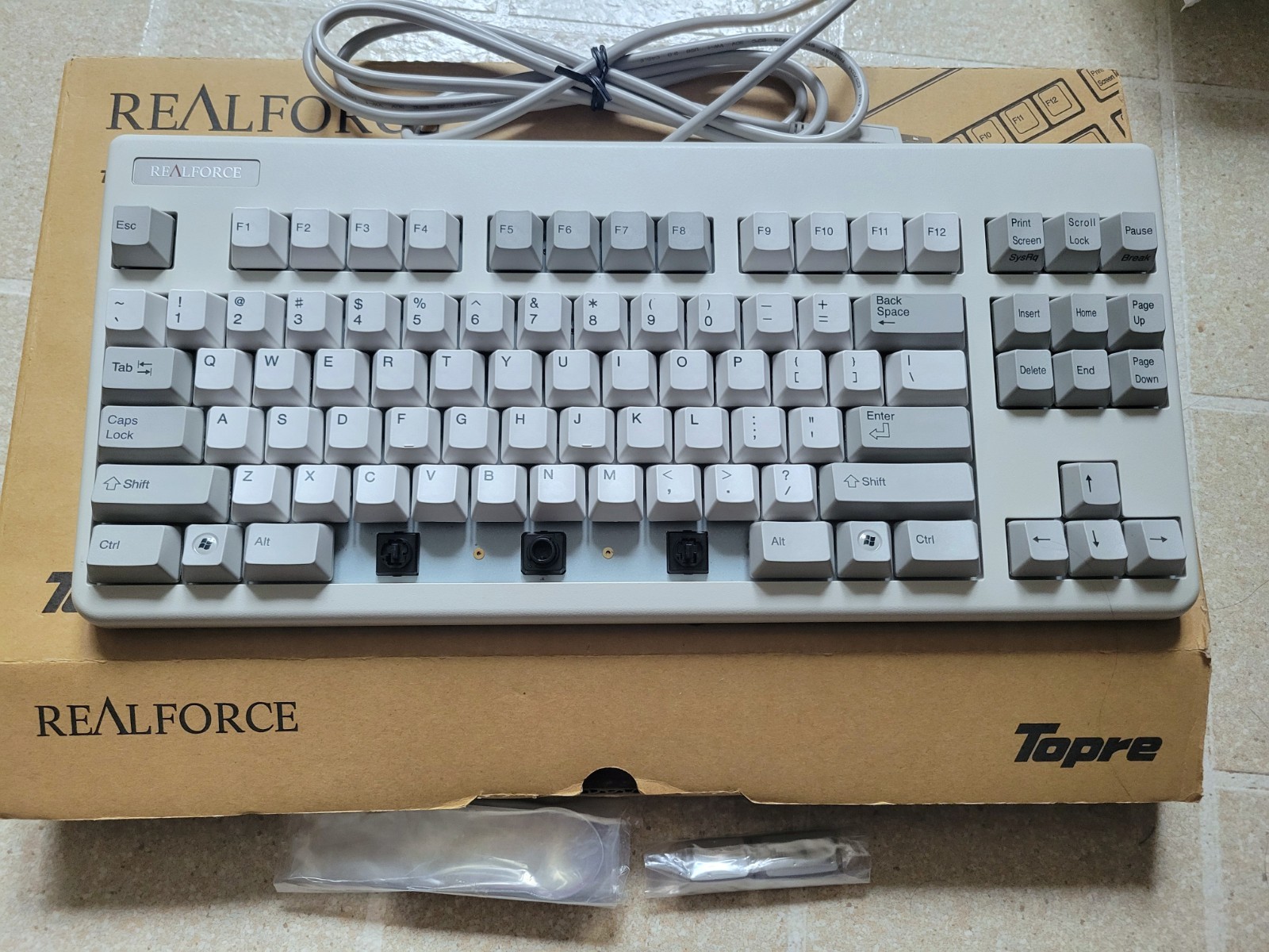 Topre Realforce 86U SE0500 Keyboard (Fully Functional - Missing 2 Keycaps)