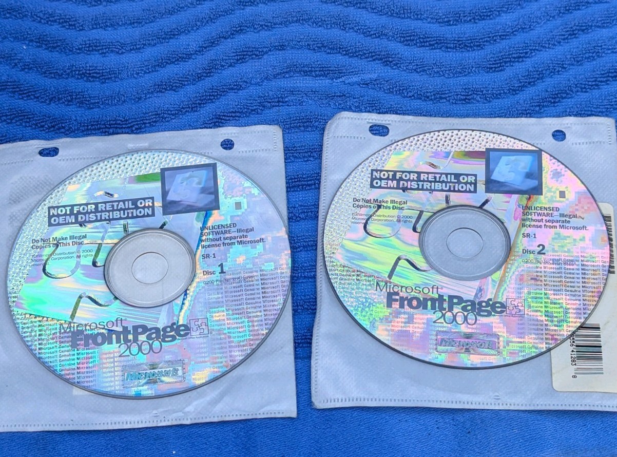 Microsoft FrontPage 2000 CD-ROM with Product Key | Two CD Set