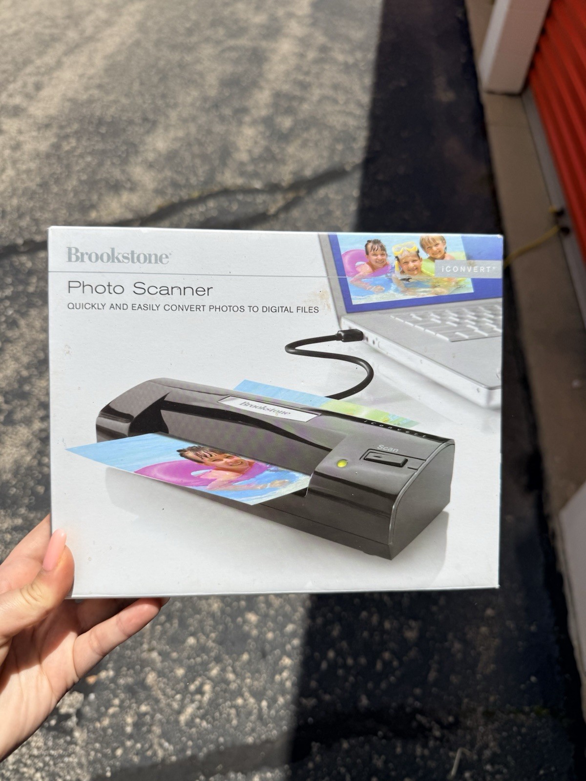 Brookstone iConvert Photo Scanner USB Digital Photo Scanner w/ Box Tested