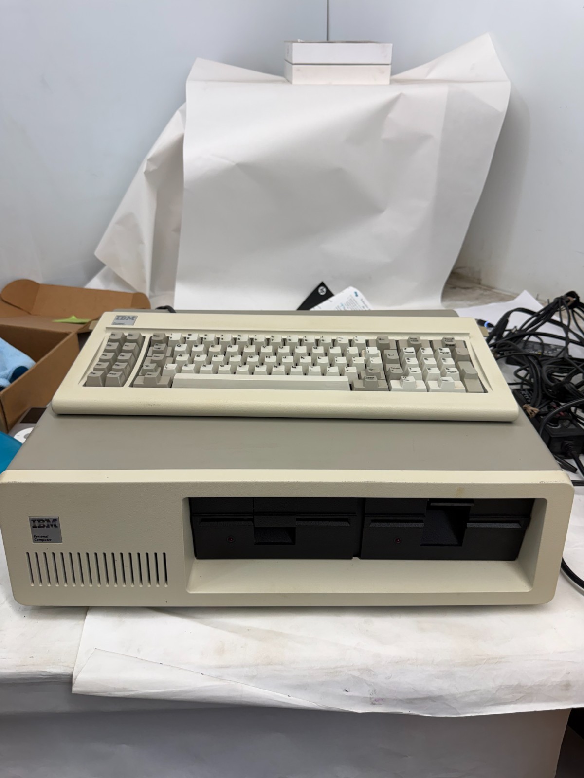 Vintage IBM Personal Computer 5150 PC 2x 5.25 Floppy Drives w/ IBM 83-Keyboard