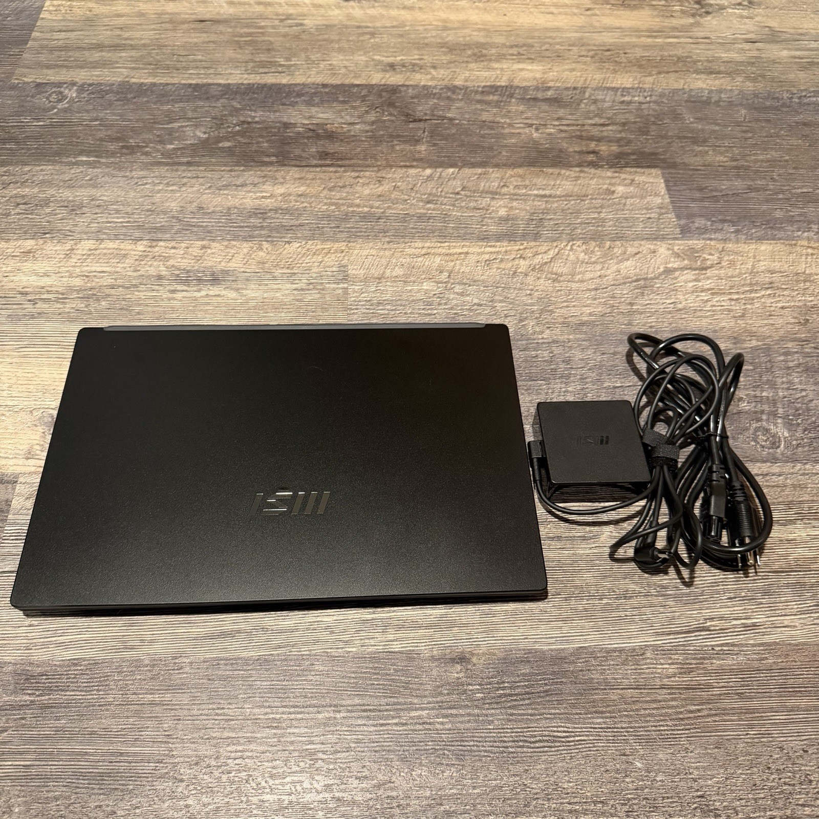 MSI Modern 15 H AI C1MTG 15.6" Intel Core Ultra 9 185H 32GB RAM 1TB SSD QWEN 3.8