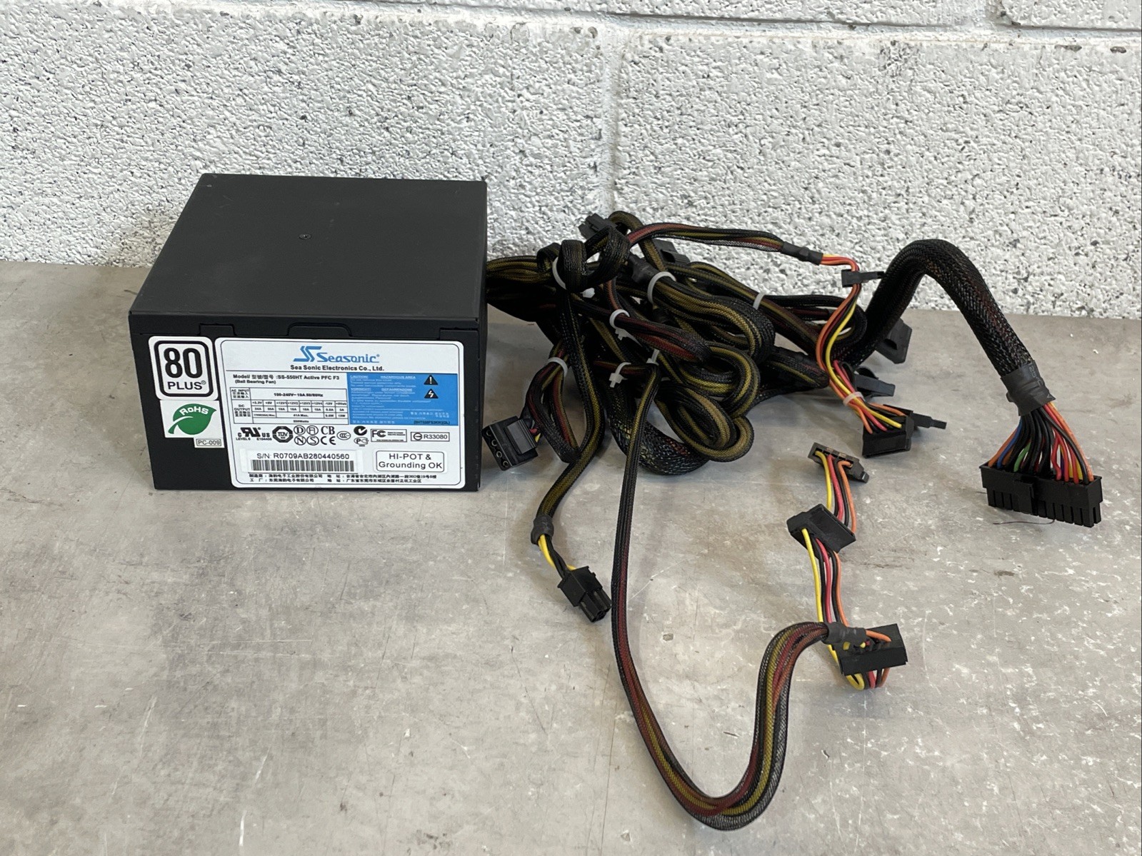 Seasonic SS-550HT Active PFC F3 550W ATX Power Supply 100-240V