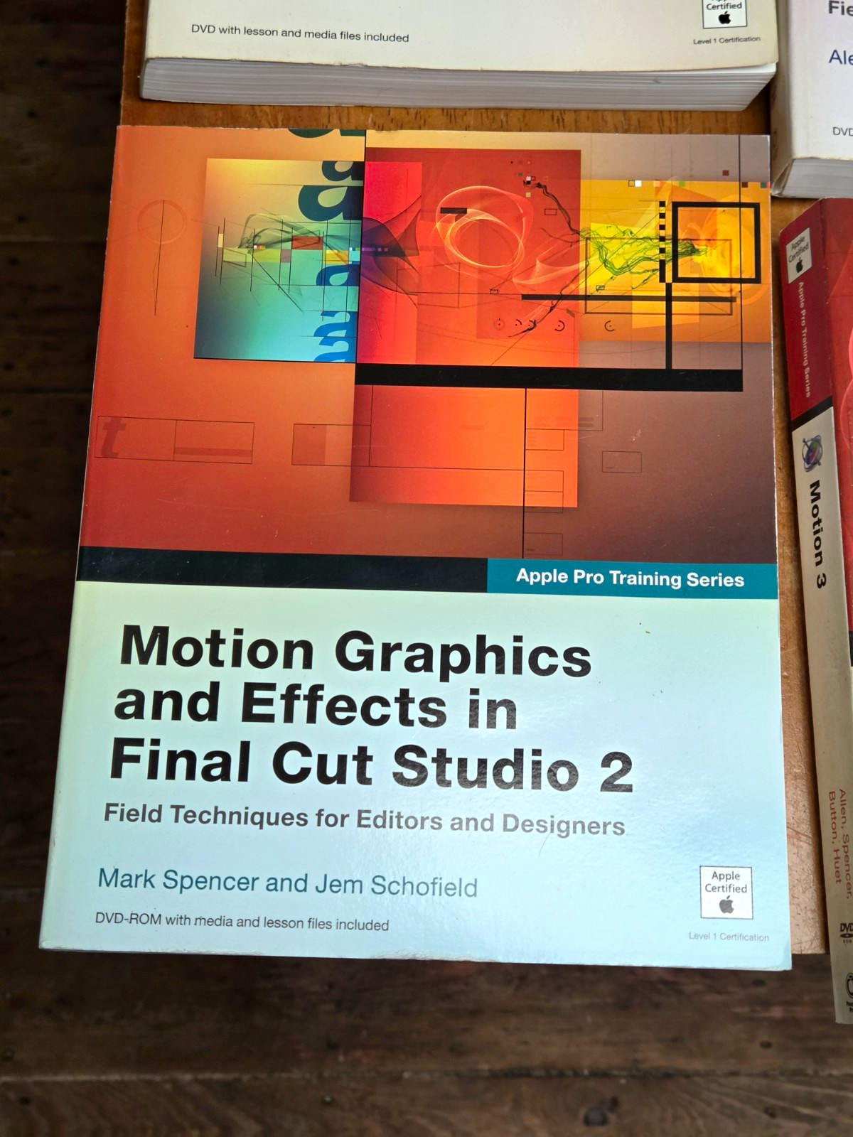 Apple Pro Training Series Book: Motion Graphics & Effects Final Cut Studio 2 DVD