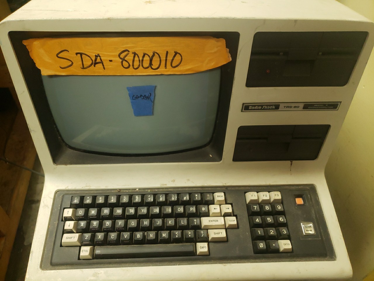 Radio Shack TRS-80 Model 4 Vintage Desktop Microcomputer w/ CRT & Keyboard