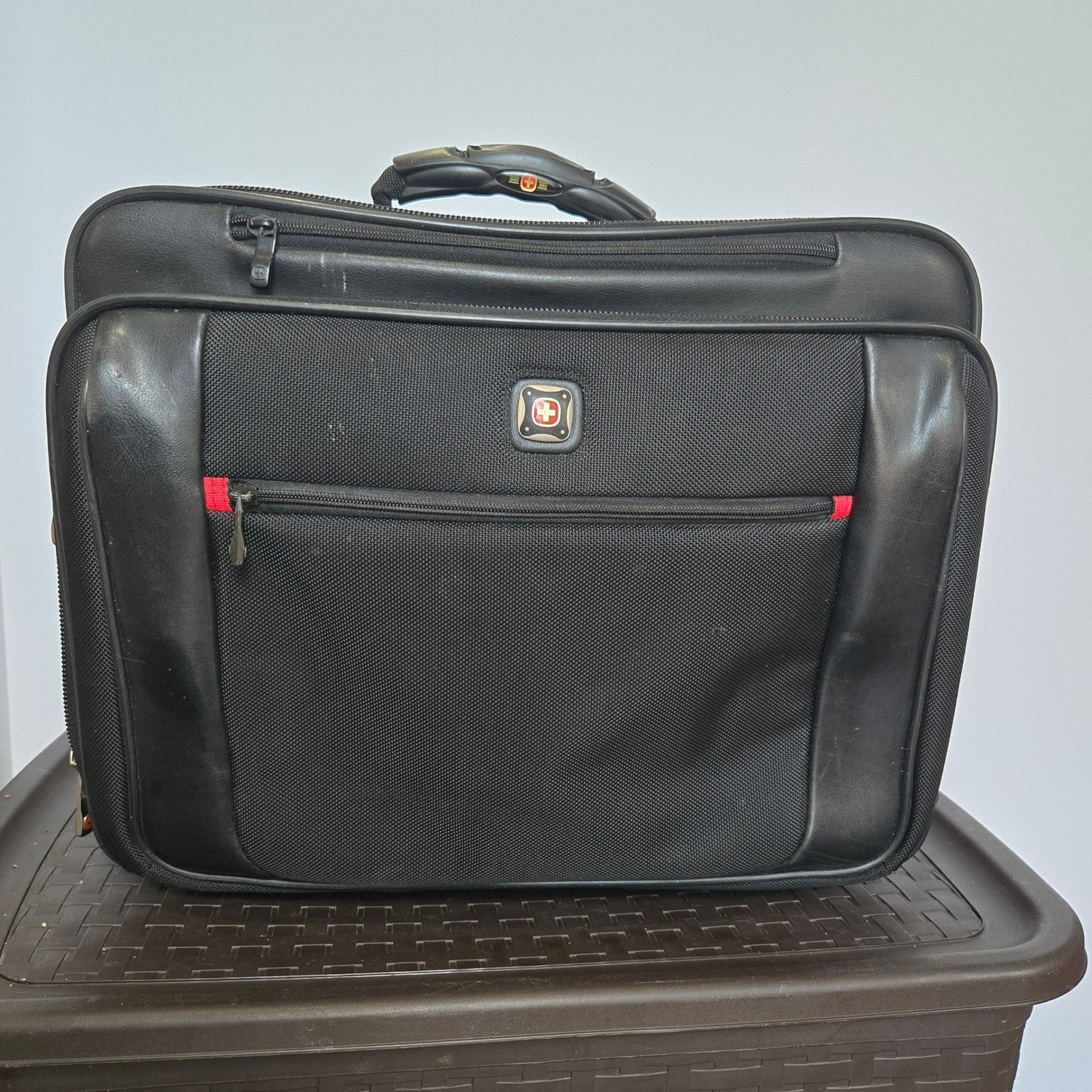 SwissGear Wenger Rolling Laptop Briefcase Black Ballistic Nylon Travel Bag 17x13