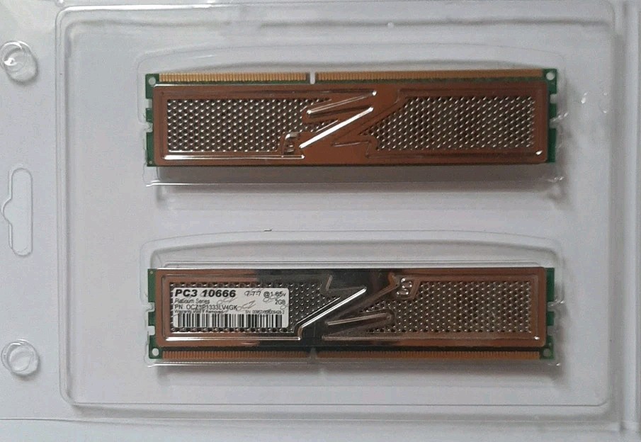 4GB DDR3 RAM PC3-10600U CL7 1.65V NonECC Platinum Series “OCZ OCZ3P1333LV4GK”