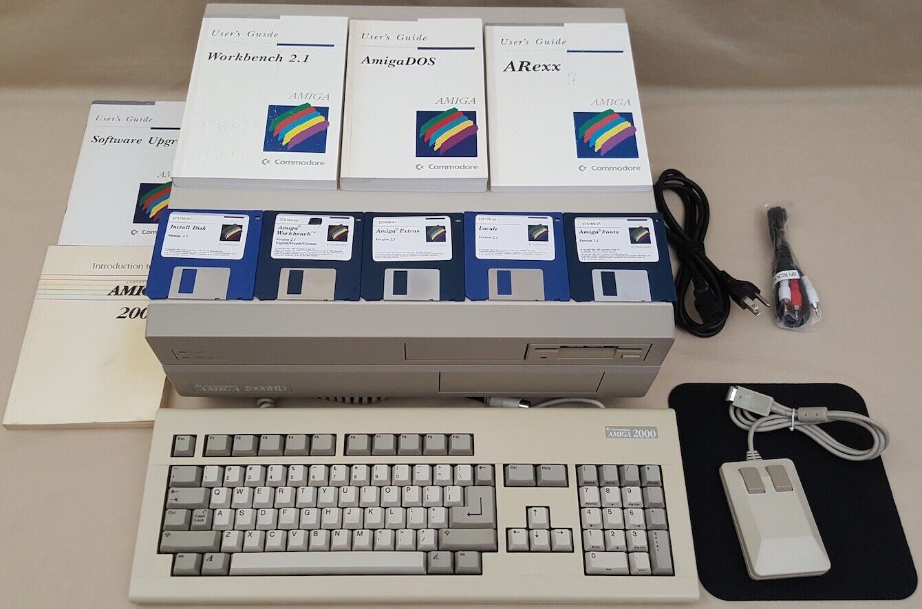 Commodore Amiga 2000 A2000 Desktop Computer 1MB RAM Kickstart 2.04 2000HD TESTED