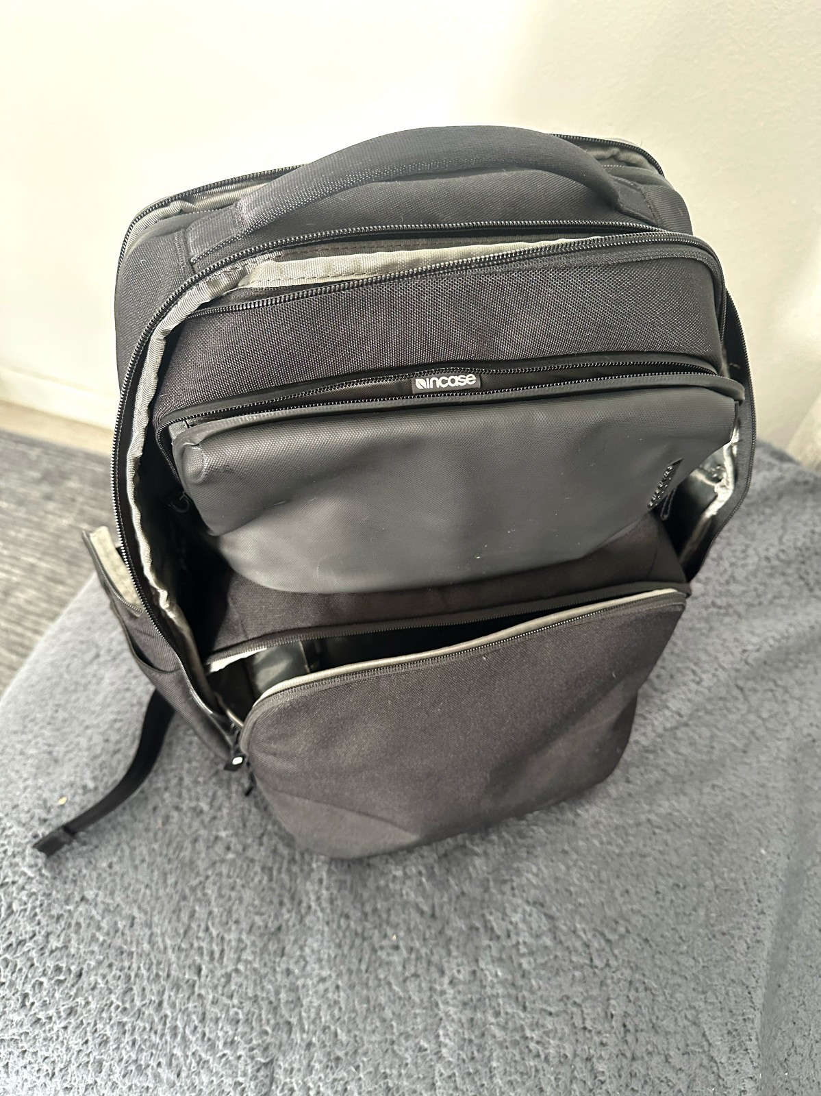 Incase A.R.C. Commuter Pack 26L Black Laptop Backpack Fits 16" MacBook Pro