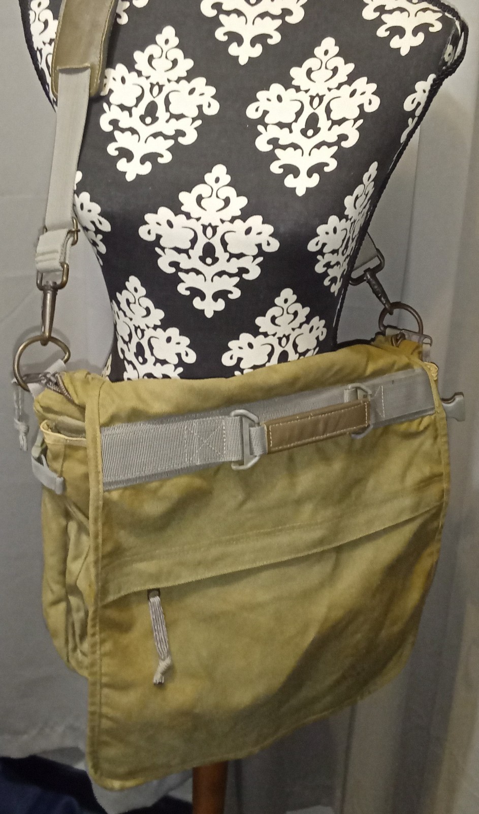 Eddie Bauer Tan Satchel Computer Over The Shoulder Book Bag (A4)