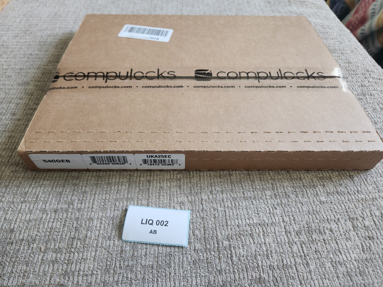 540GEB Secure Space Enclosure Wall Mount for Surface Pro / Pro 3 / Pro 4 (Black)