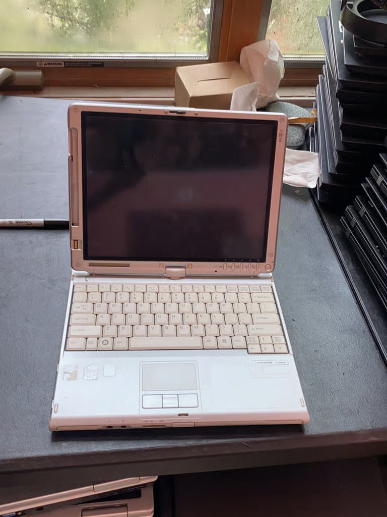 Fujitsu Lifebook T Series – Doesn’t Boot | Back Cover Missing | For Parts As-Is