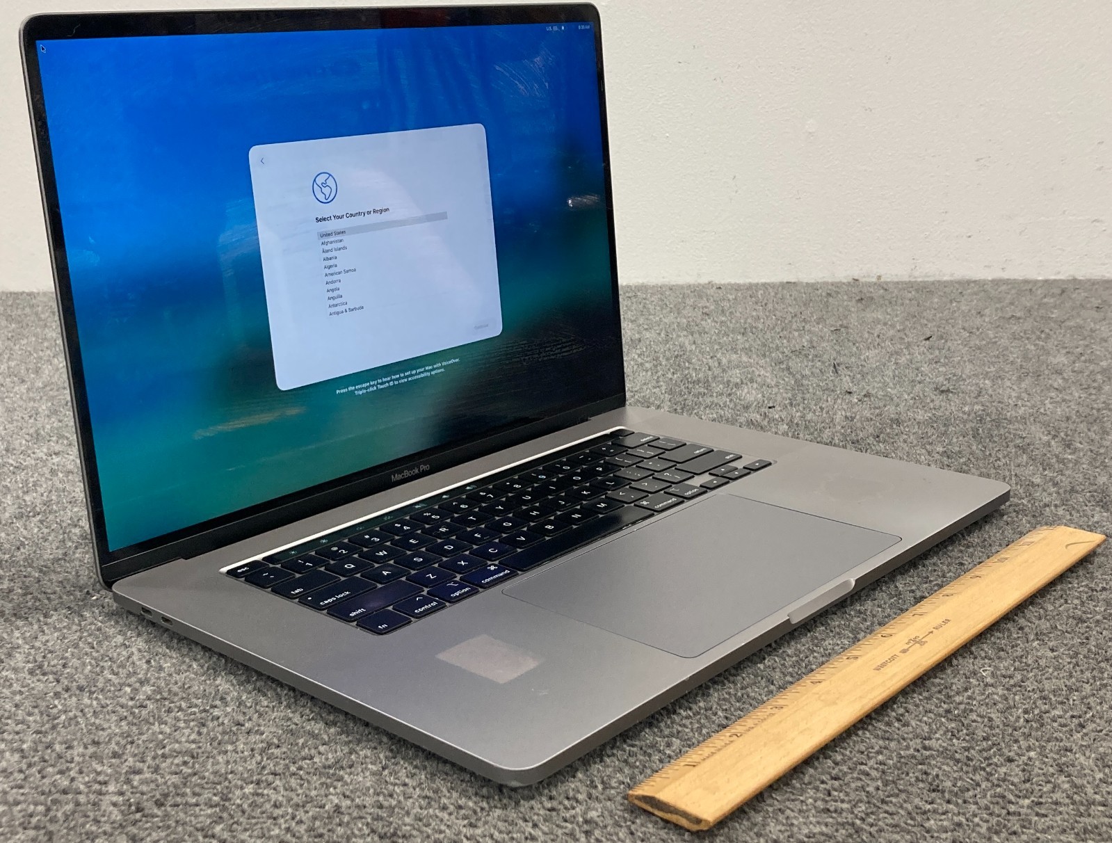 Apple MacBook Pro A2141 MVVL2LL/A 2019 16" Laptop i7-9750H 16GB 512GB NVMe As Is