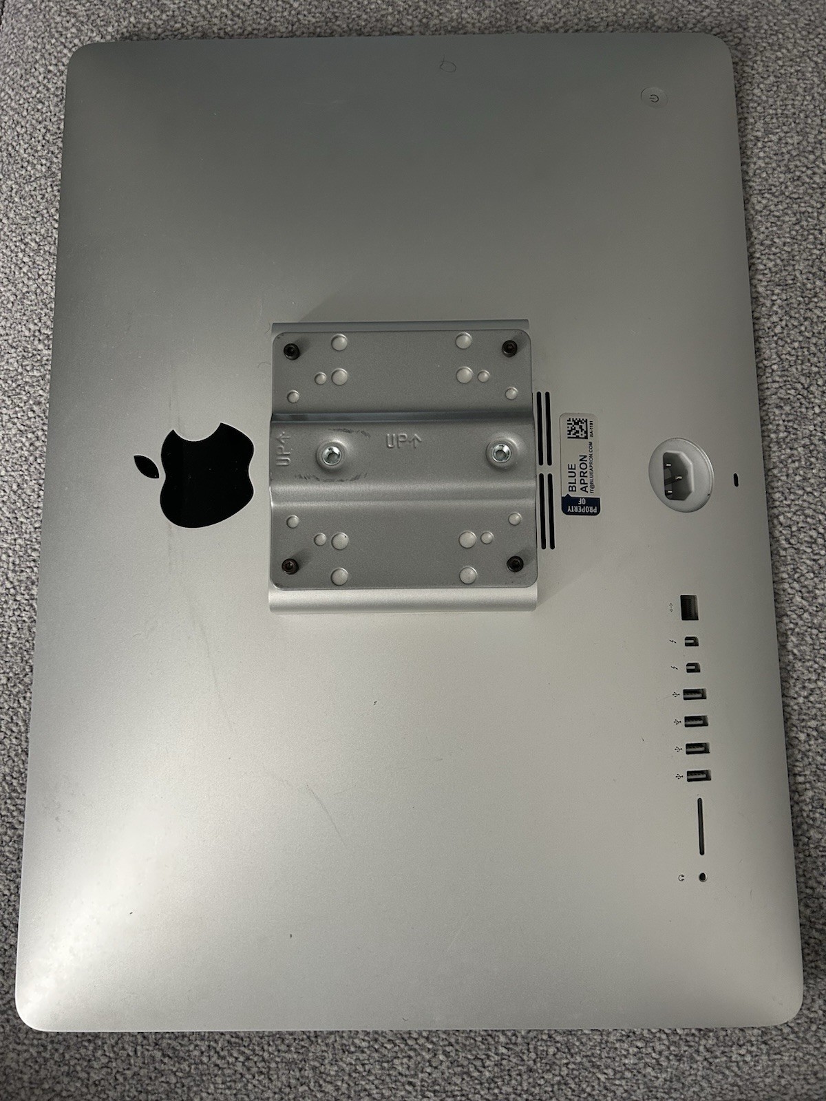 Apple iMac Vesa Mount (Intel Core i5, 2.8GHz, 256 SSD, 8GB) Macbook - Silver