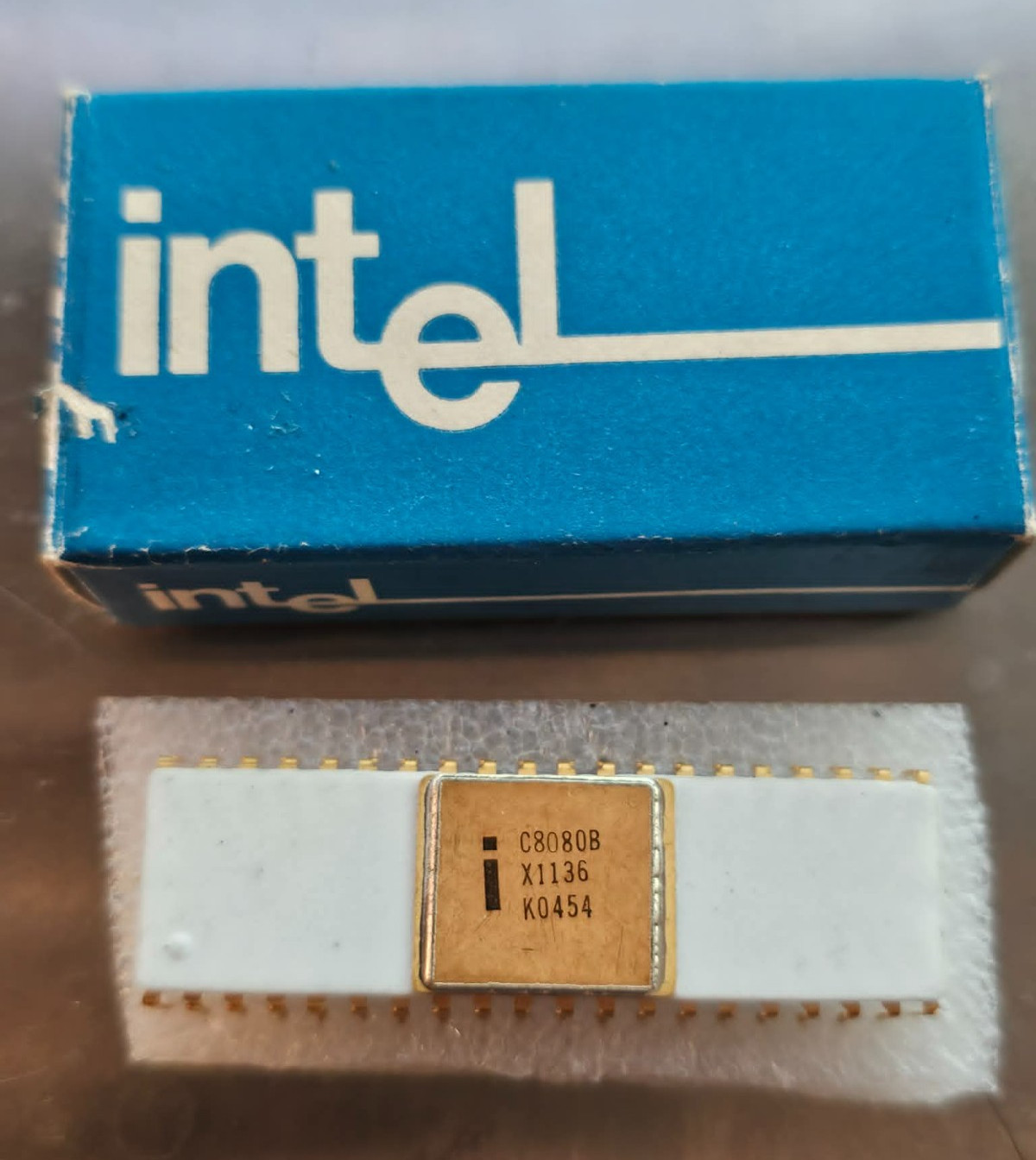 NEW RARE VINTAGE CERAMIC GOLD IC INTEL MCS C8080B CPU C8080 EARLY PACKAGE ES BOX