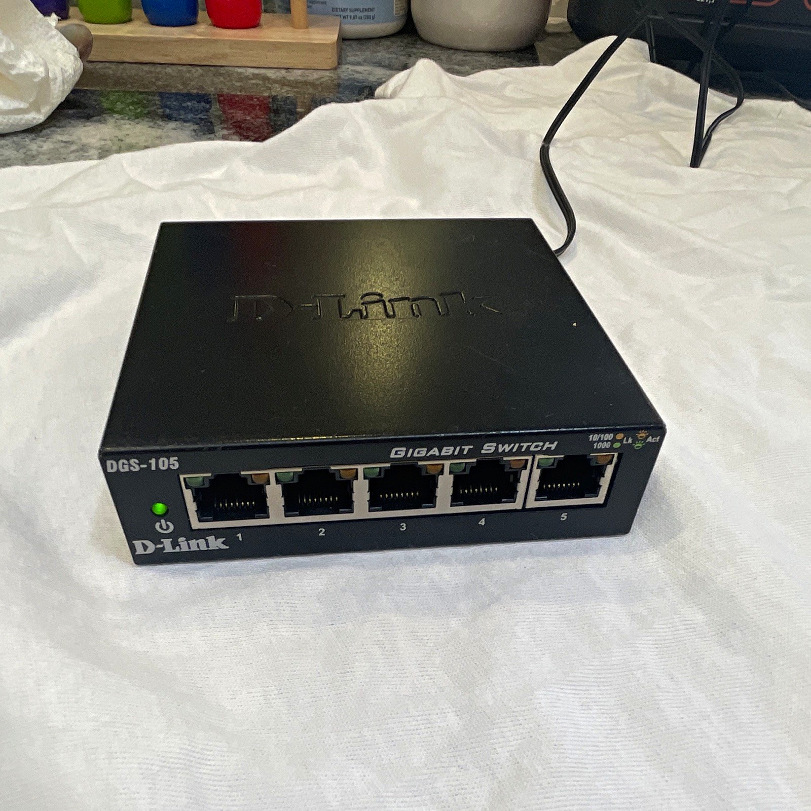 D-Link DGS-105 5-Port Gigabit Unmanaged Layer 2 Standalone RJ-45 Switch