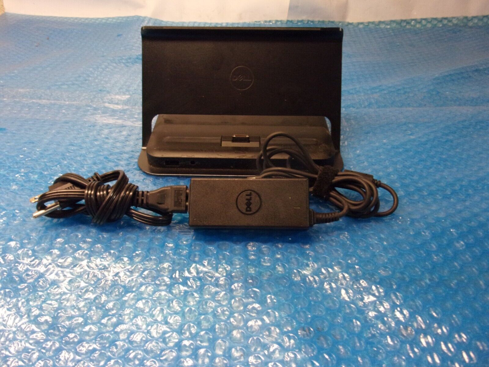 Genuine Dell Docking Station K10A K10A001 w/adapter