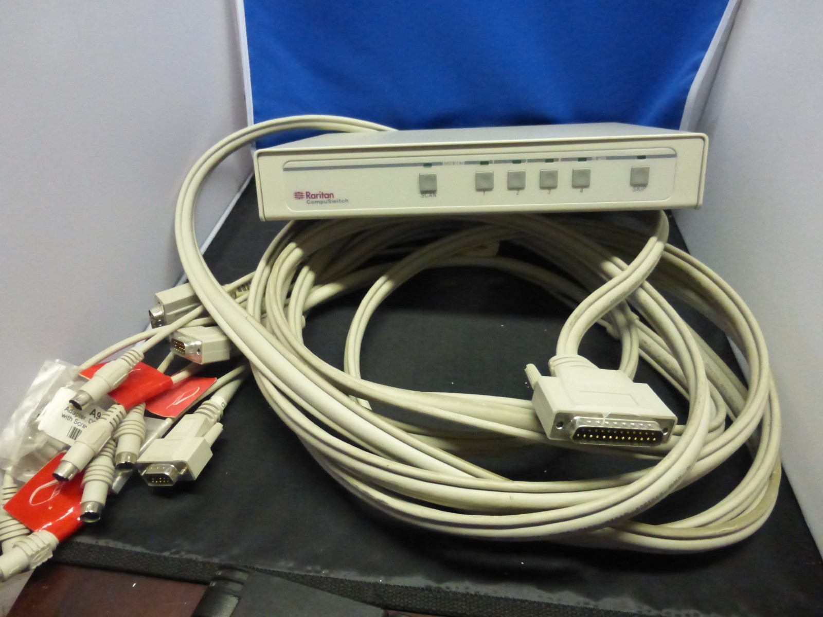 Raritan CompuSwitch Four Port KVM Switch CS4 with 3 cables
