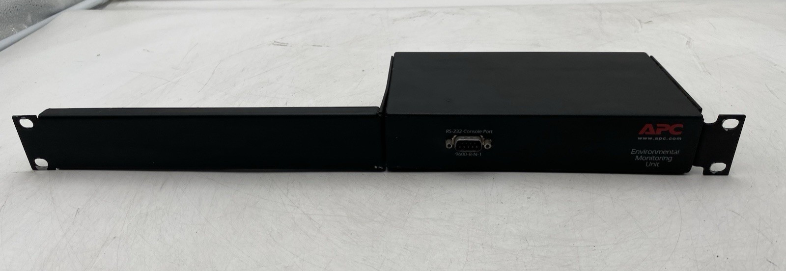 APC AP9319 Environmental Monitoring Unit with Rack Mount