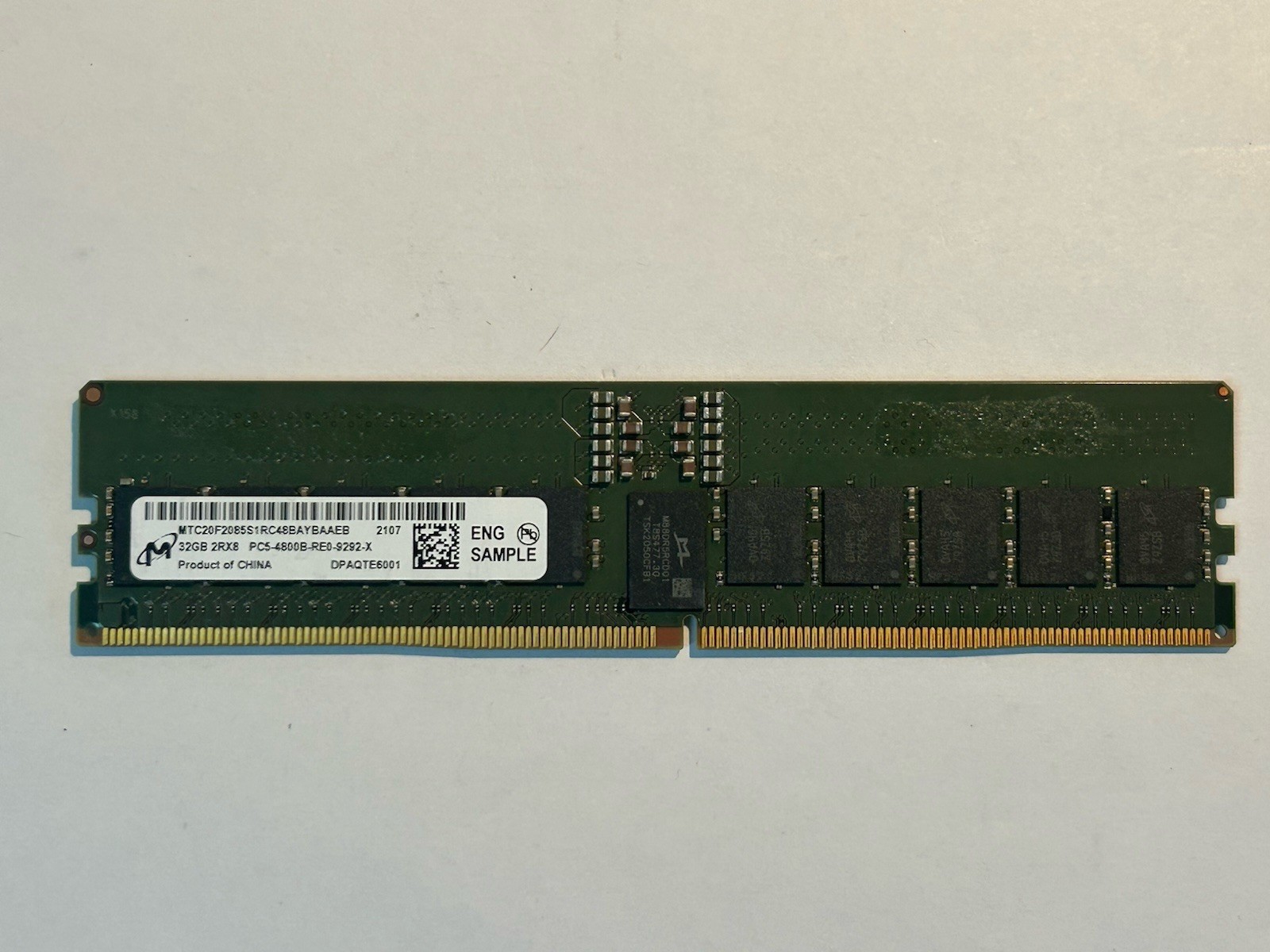 Micron MTC20F2085S1RC48BAY 32GB 2Rx8 PC5-4800B EC8 RDIMM (ES) Server RAM